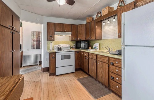 Pentwater Other | 5 Bedroom, 2 Bathroom Renovated Craftsman Farmhouse! Sleeps 10