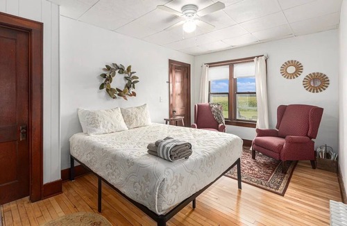 Pentwater Other | 5 Bedroom, 2 Bathroom Renovated Craftsman Farmhouse! Sleeps 10