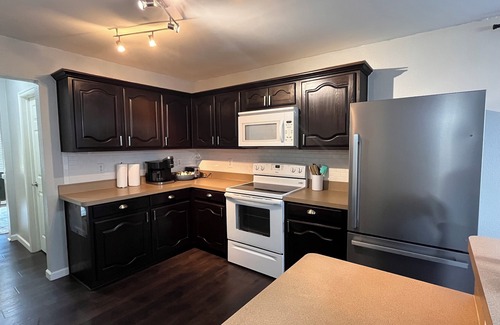 Greenville Villa | 5-bedroom , 2 king beds , Media Room villa in charming Greenville