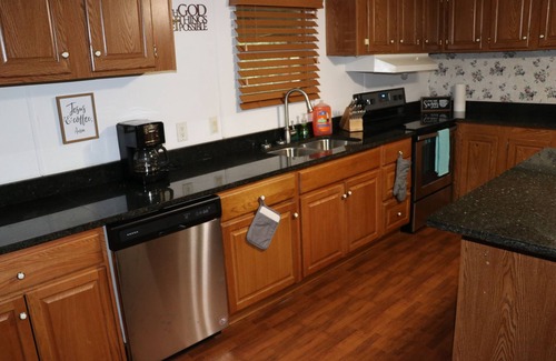 Shreveport Cabin | 5-Bedroom, 3-Bath Family Cabin