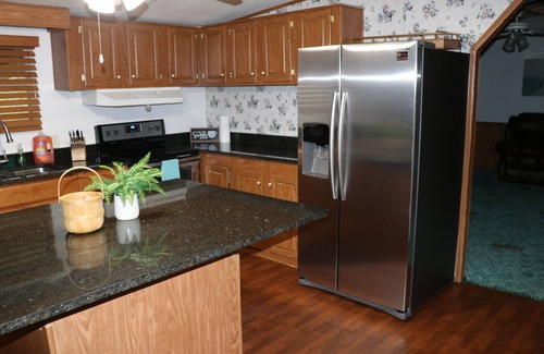 Shreveport Cabin | 5-Bedroom, 3-Bath Family Cabin