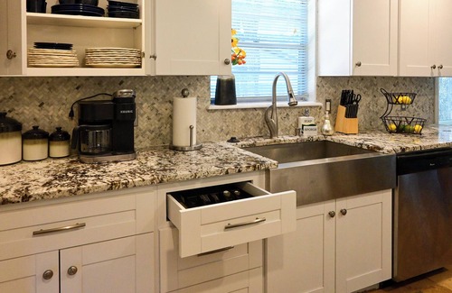 South Tulsa House | 5 bedroom 3 bath hot tub. 7 beds 6 cars parking and fenced yard .