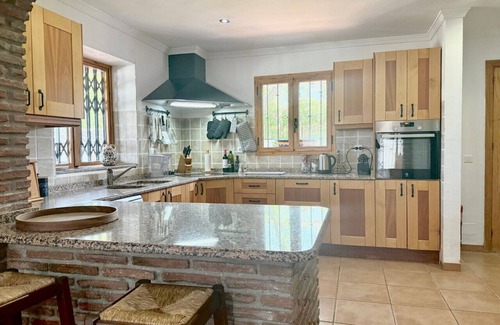 Frigiliana House | 5 Bedroom 3 en-suite hot tub & 17m pool