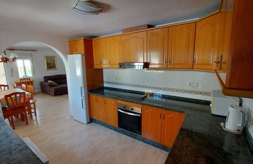 Puerto Marino Villa | 5 bedroom 4 bathroom villa with private pool 9MX5M and bar in Gran Alacant.