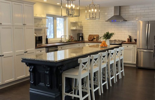 Meaford Cottage | 5 bedroom 4 Bathroom Beautiful Duplexed Cottage in the heart of Georgian Bay!