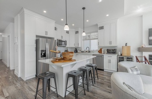 Okanagan-Similkameen House | 5 bedroom, 4 Bathroom on the LakenEnjoy Beach in Summer, Ski in Winter