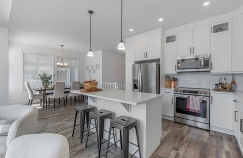 Okanagan-Similkameen House | 5 bedroom, 4 Bathroom on the LakenEnjoy Beach in Summer, Ski in Winter