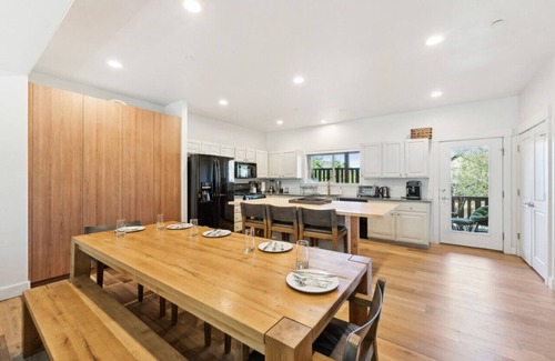 Bear Hollow Village House | 5 Bedroom 4 Bathroom + Hot Tub Minutes from Slopes