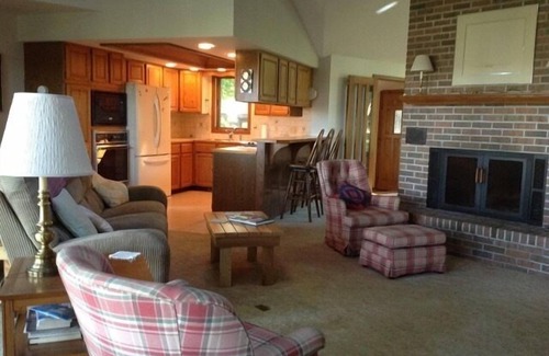 Manistee House | 5 Bedroom, 4 Bathroom With Portage Lake Views And Beach Access.