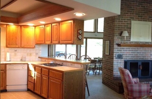 Manistee House | 5 Bedroom, 4 Bathroom With Portage Lake Views And Beach Access.