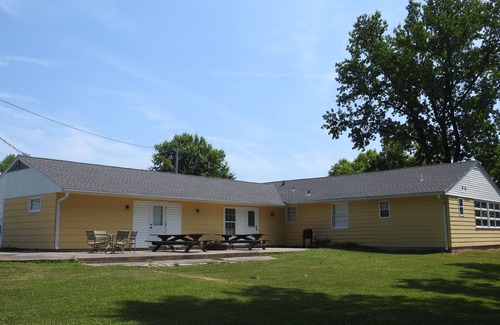 Columbia House | 5 Bedroom, 5.5 Bath, Sleeps 20+ Ranch Style Home
