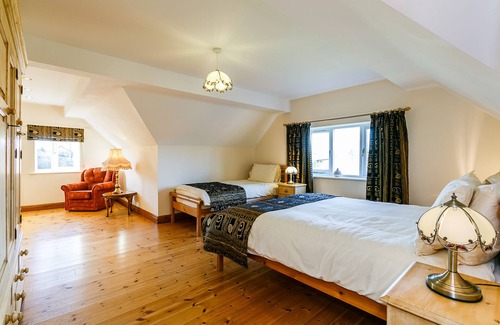 King's Bromley Other | 5 bedroom/5 bathroom Self catering cottage - sleeps 14 - Hot Tub available