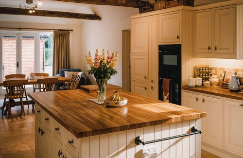 Little Fransham Cottage | 5 bedroom accommodation in Little Fransham
