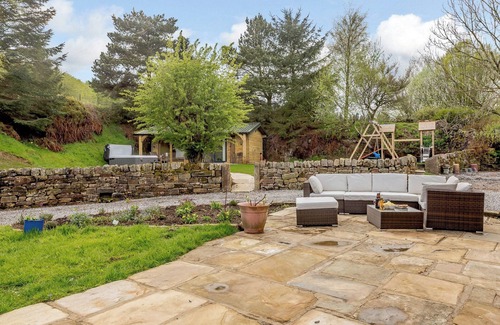 Hollow Meadows Cottage | 5 bedroom accommodation in Load Brook, near Sheffield