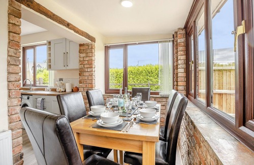 Tilney Fen End Cottage | 5 bedroom accommodation in Walpole Highway, near Wisbech