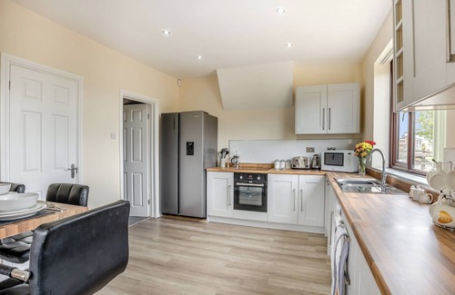 Tilney Fen End Cottage | 5 bedroom accommodation in Walpole Highway, near Wisbech