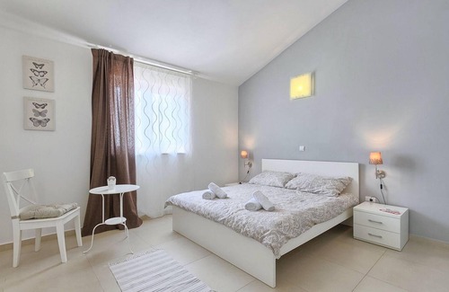 Muzini House | 5 bedroom accommodation in Zminj