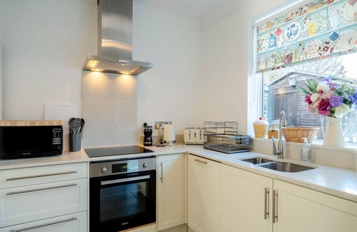 New Forest District Cottage | 5 bedroom accommodation in Bransgore, near Christchurch