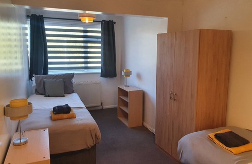 Swindon House | 5 bedroom all ensuite house