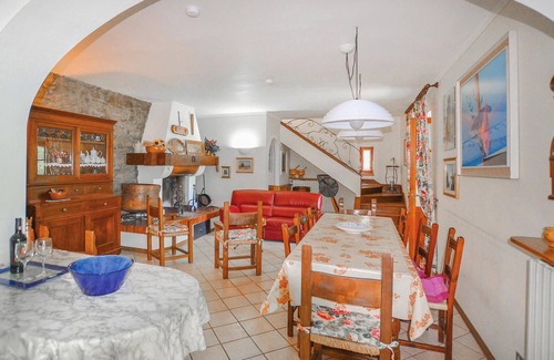Partina House | 5 bedroom amazing home in partina ar