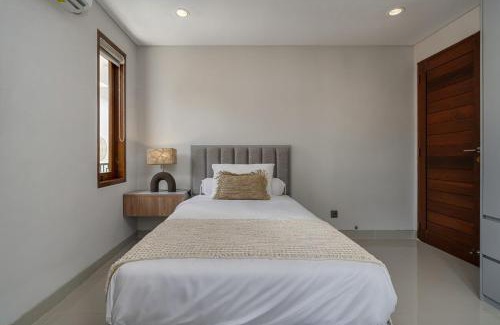 Sei Pinang Villa | 5 bedroom Beachside villa premium brand new
