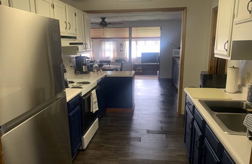 Saratoga Springs House | 5 Bedroom Bungalow on Beautiful Saratoga Lake