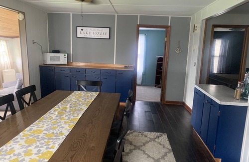 Saratoga Springs House | 5 Bedroom Bungalow on Beautiful Saratoga Lake