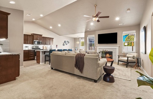 Caldwell House | 5 bedroom - Caldwell 83605, Relocations, Work Crews, Family