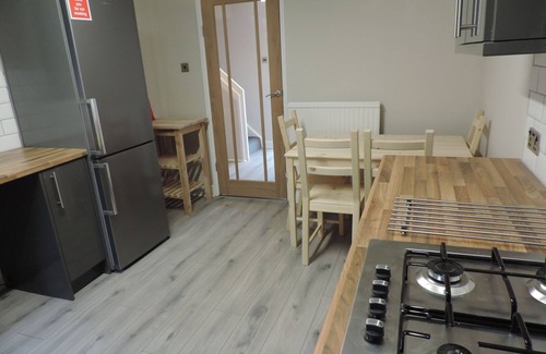 Camberley House | 5 Bedroom Camberley Airport Accommodation