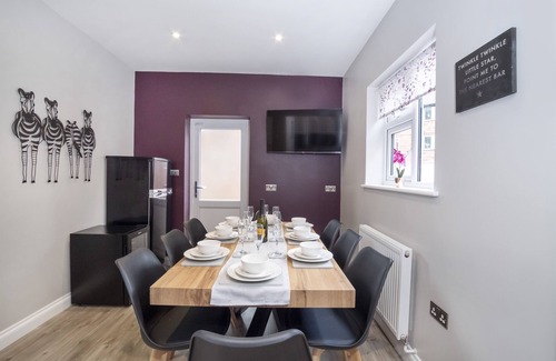 York House | 5 Bedroom City Centre House With Free Parking