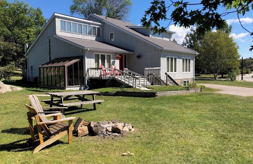 Honey Harbour Cottage | 5 Bedroom Cottage on Georgian Bay - The Victoria