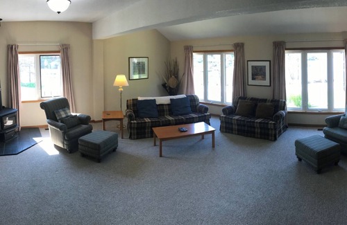Honey Harbour Cottage | 5 Bedroom Cottage on Georgian Bay - The Victoria