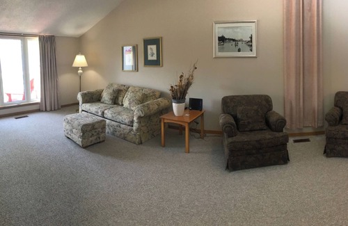 Honey Harbour Cottage | 5 Bedroom Cottage on Georgian Bay - The Victoria