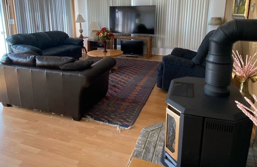 Wymbolwood Beach House | 5 Bedroom Cottage for Rent in Wasaga Beach