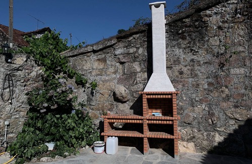 Oliveira de Frades Cottage | 5 Bedroom Cottage in Ribeiradio