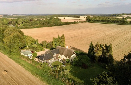 Weyhill House | 5 bedroom country house surrounded by rolling countryside with outstanding views