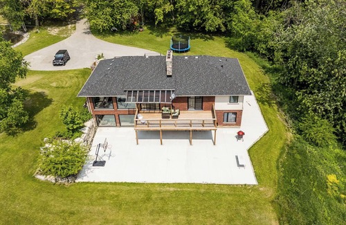 Caledon House | 5-Bedroom Countryside Estate in Northern GTA – Ideal for Gatherings & Getaways