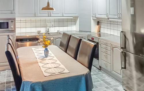 Vastergarn House | 5 Bedroom Cozy Home In Gotlands Tofta