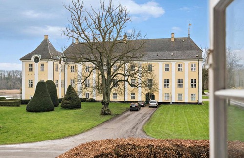 Naestved House | 5 Bedroom Cozy Home In Næstved