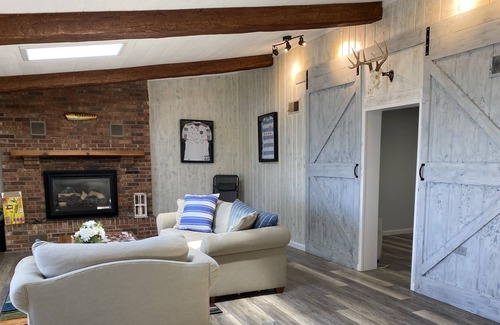Cassopolis Cottage | 5 Bedroom Diamond Lake getaway!