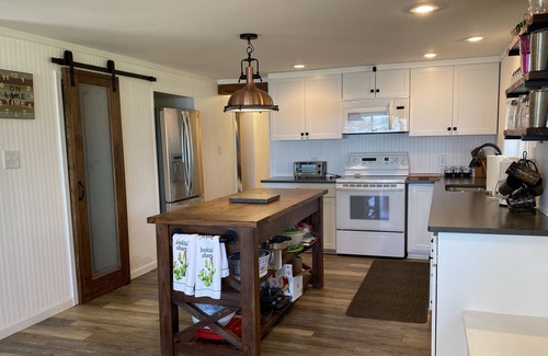 Cassopolis Cottage | 5 Bedroom Diamond Lake getaway!