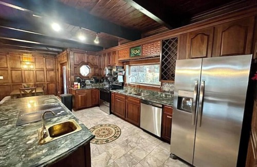 Bristol House | 5 bedroom Estate near casino & downtown