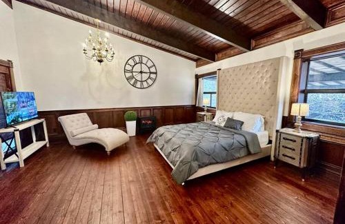 Bristol House | 5 Bedroom Estate near Casino and downtown