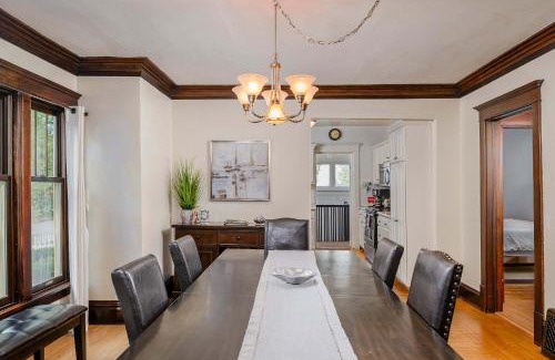 Stevens Point House | 5 Bedroom Family Home - UWSP Walkable