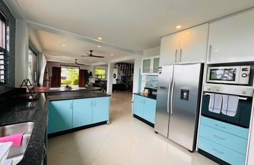 Suva House | 5 bedroom Family Home with great views