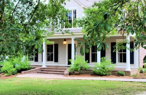Water Valley House | 5 Bedroom Farmhouse Chic in Lafayette Cty.15 Minutes from Downtown Oxford