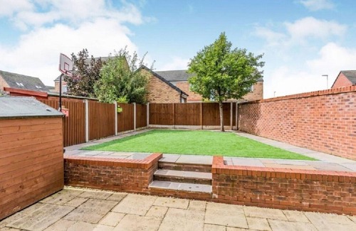 Newcastle-Under-Lyme House | 5 BEDROOM/4 BATHROOM MODERN DETACHED HOUSE