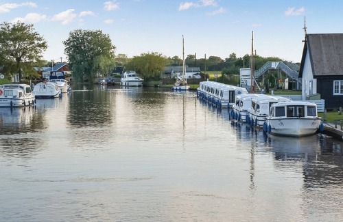 Repps with Bastwick Cottage | 5 bedroom accommodation in Repps with Bastwick
