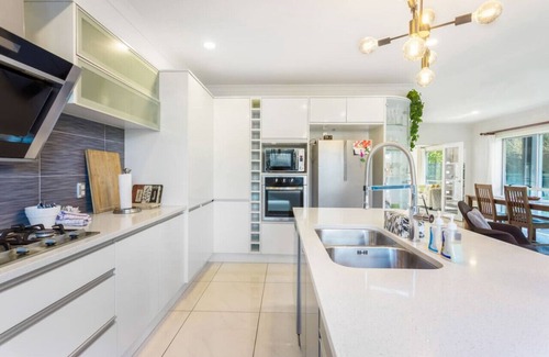 Mount Albert House | 5-Bedroom Gem | Parking | Sandringham-Mount Eden