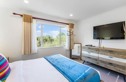 Sandringham House | 5-Bedroom Gem - Parking - Sandringham-Mount Eden